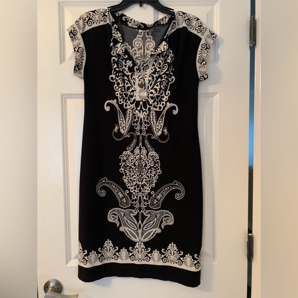 Intermission Woman’s Black White Dress size Medium